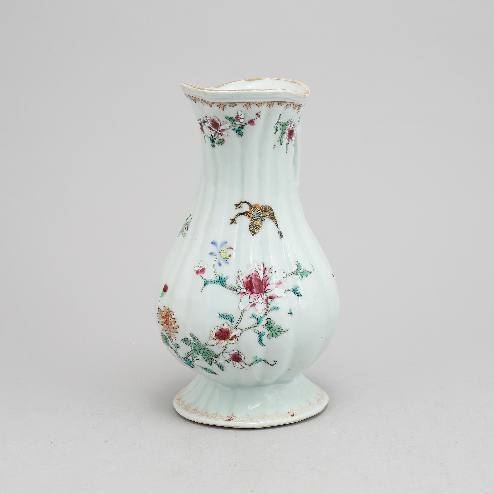 A Chinese famille rose porcelain ewer, Qing dynasty, Qianlong (1736-1795).
