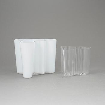 VASER, 2 st, "Savoy", Alvar Aalto, Iittala, etsad märkning.