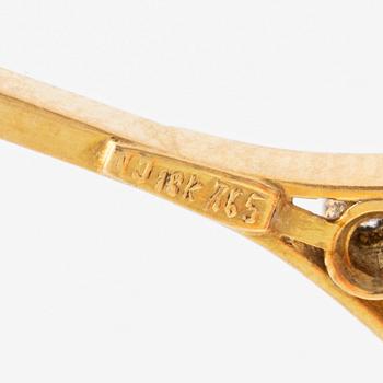 Broscher 3 st. guld, med pärlor och en gammalslipad diamant.