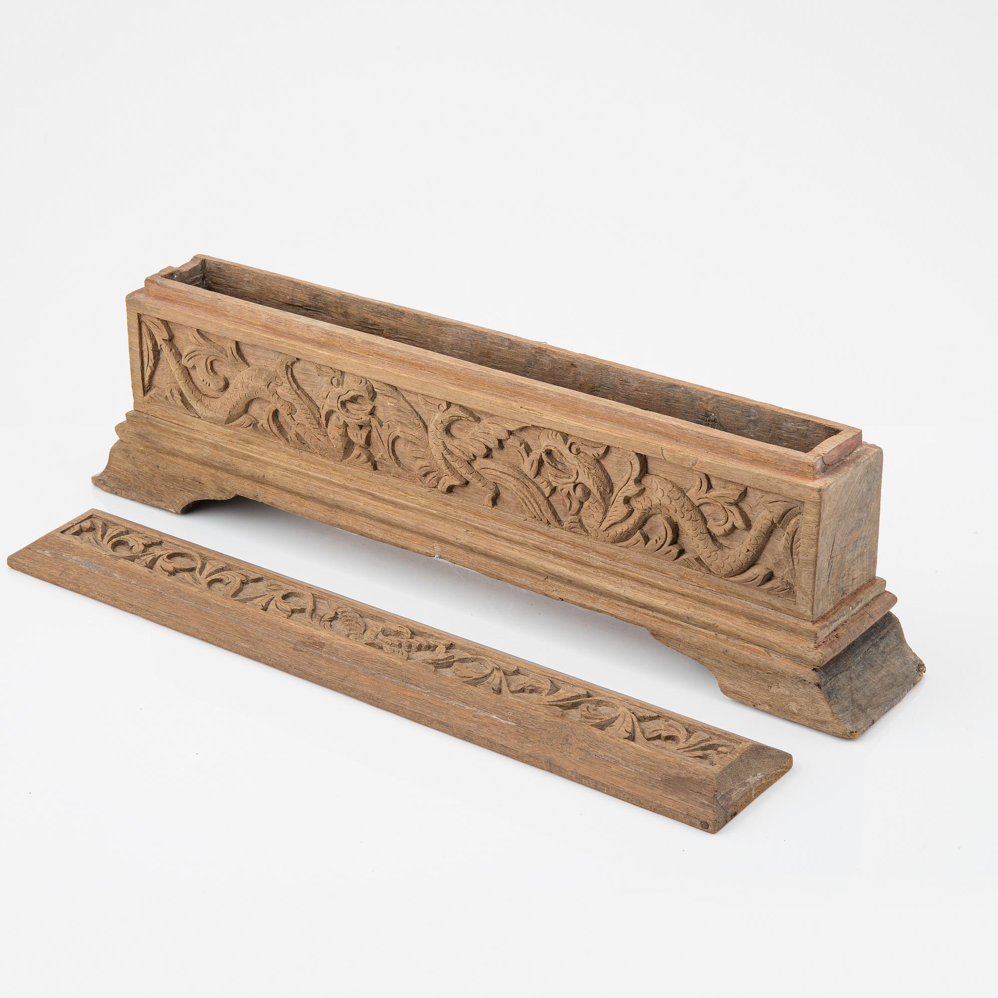 A group of Indonesian objects, 20th Century (6 pieces).