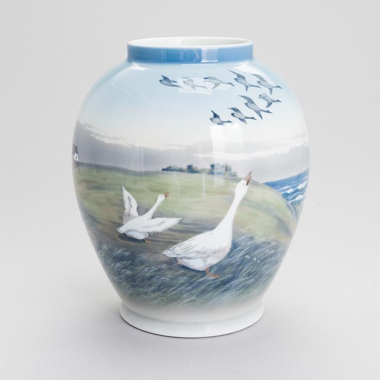 Vas, porslin Royal Copenhagen 1969-1974.