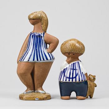 FIGURINER, 2 st, stengods, "Dora" samt "Malin" Lisa Larson, Gustavsberg, 1900-talets andra hälft.
