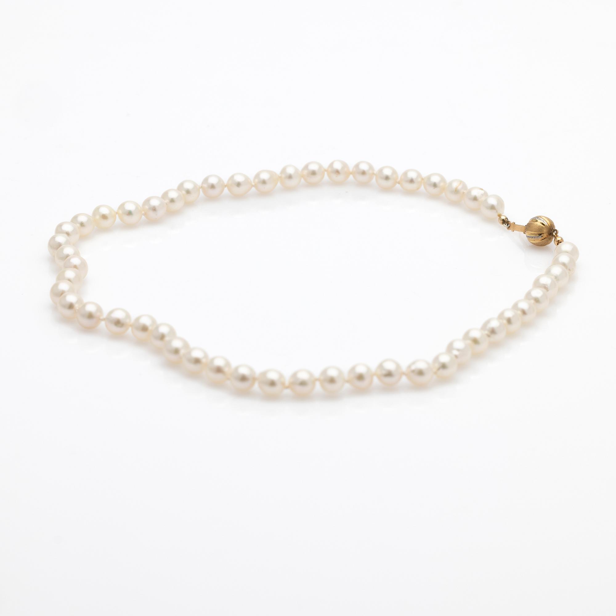 Collier, med odlade pärlor, lås 18K guld.