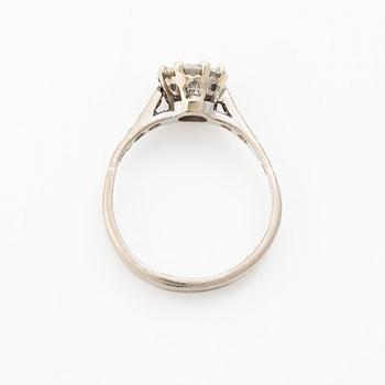 Ring in 18K white gold set with a brilliant-cut diamond.