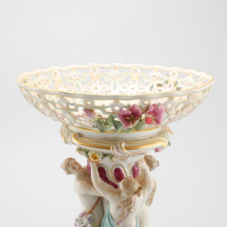 A porcelain centerpiece from Meissen, made in the late 19th century.