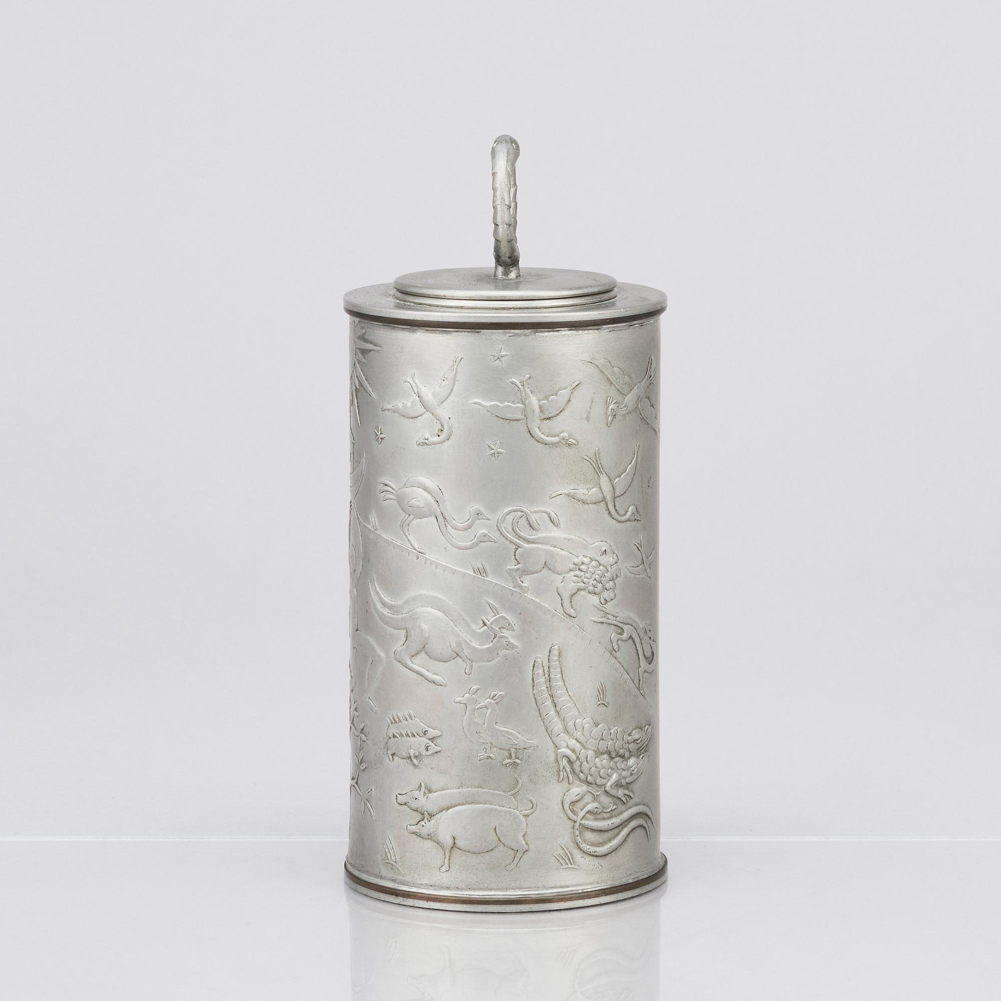 Nils Fougstedt, burk med lock,  Firma Svenskt Tenn, 1930, reliefdekor av Edens lustgård.