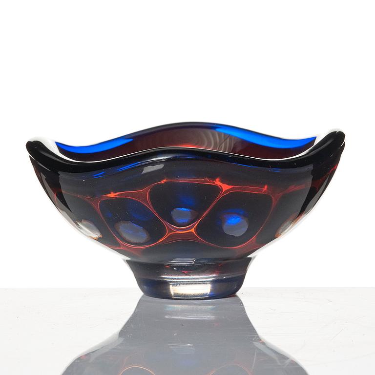 Sven Palmqvist, a 'ravenna' glass bowl, Orrefors 1954, no 672.