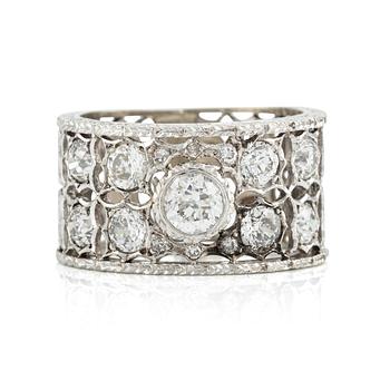 A ring in 18K white gold with old-cut diamonds, Buccellati.