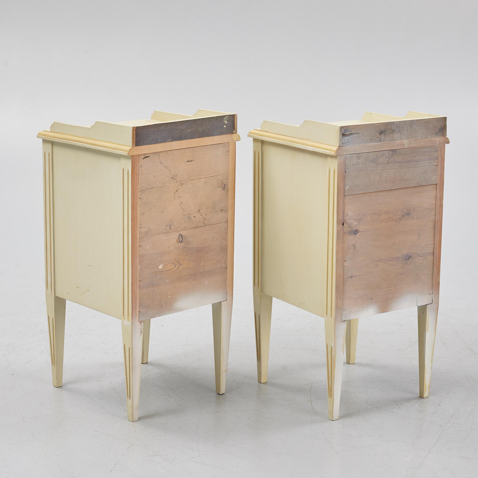 Sovrumsmöblemang, 4 delar, gustaviansk stil, sent 1900-tal.