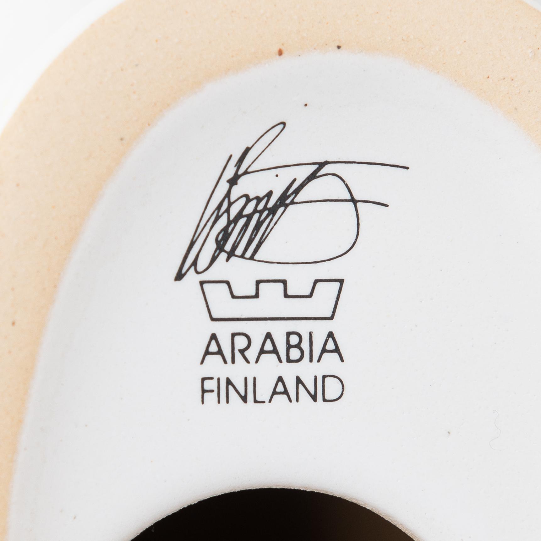 Howard Smith, figuriineja, 3 kpl, keramiikkaa, sarjasta Parvi, Arabia 1900-luvun loppu.