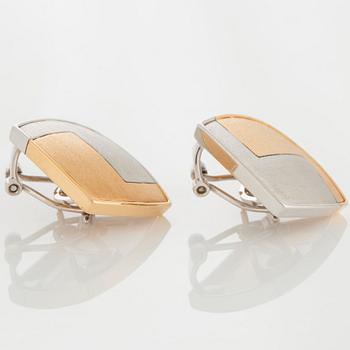A pair of Paul Binder earrings in 18K gold and white gold.