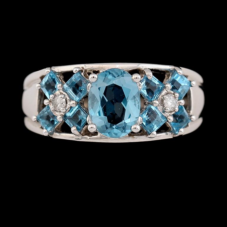 RING, 14K vitguld, turkosblå topaser samt diamanter.