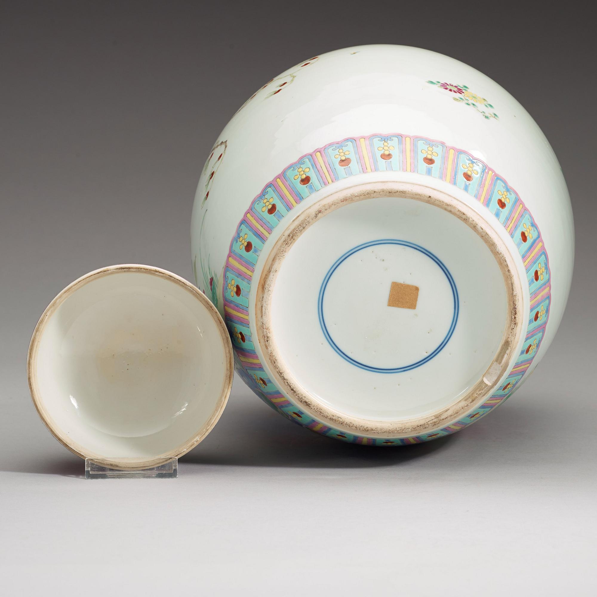 BOJAN med LOCK, porslin. Qingdynastin, 1800-tal.