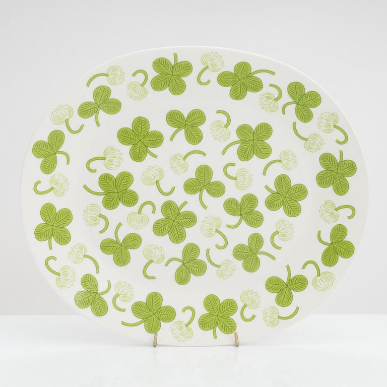 Birger Kaipiainen, a 'Clover' porcelain dish for Arabia Finland. Decoration designed in 1970.
