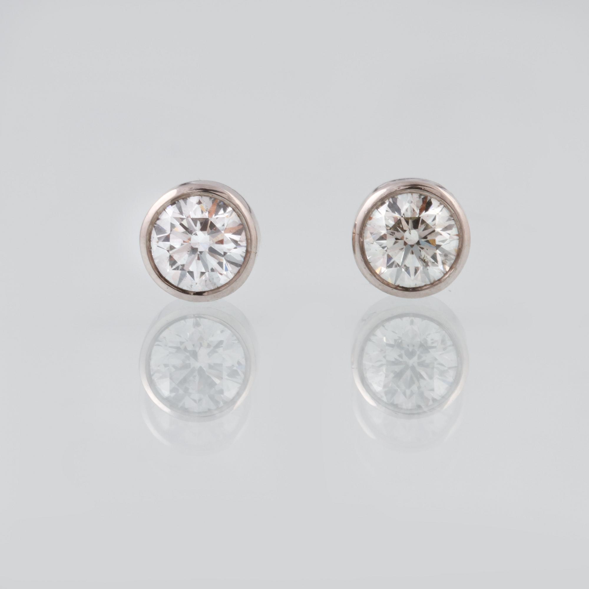 ÖRHÄNGEN, 18K vitguld med briljantslipade diamanter ca 1.00 ct. Vikt 2,9 gram.