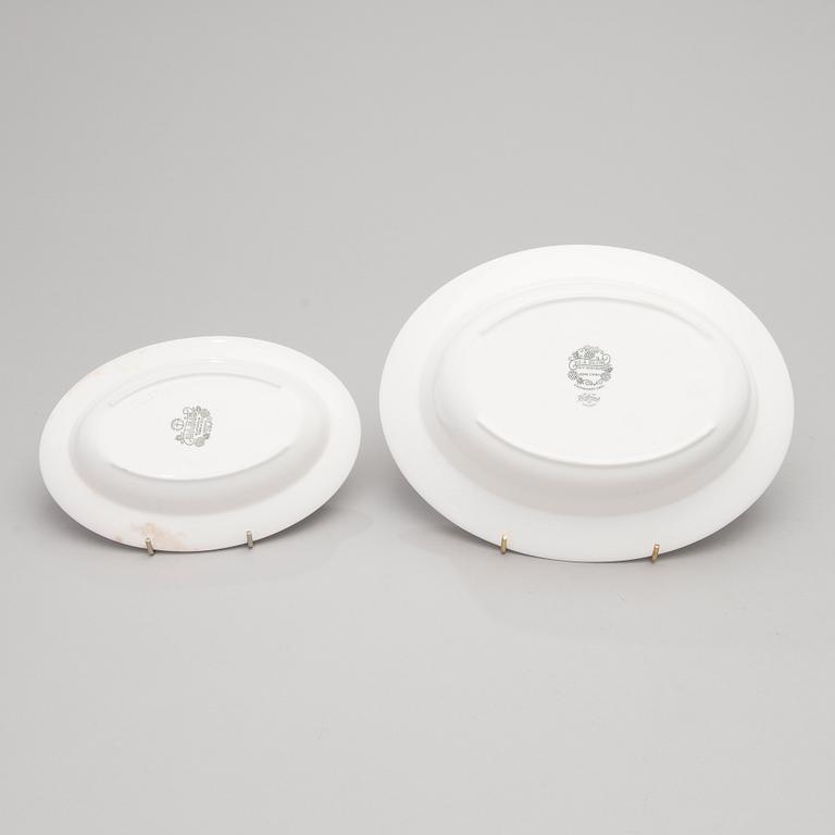 A 43-piece porcelain dinnerware set, "Blå blom", Gustavsberg.