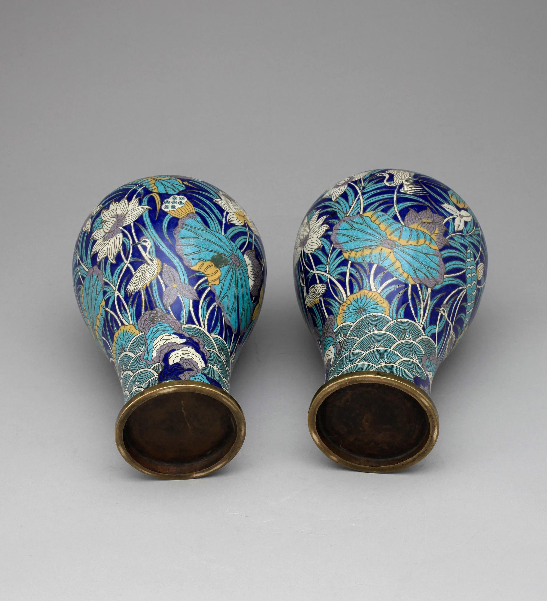 VASER, ett par, mässing, cloisonne, Kina tidigt 1900-tal.