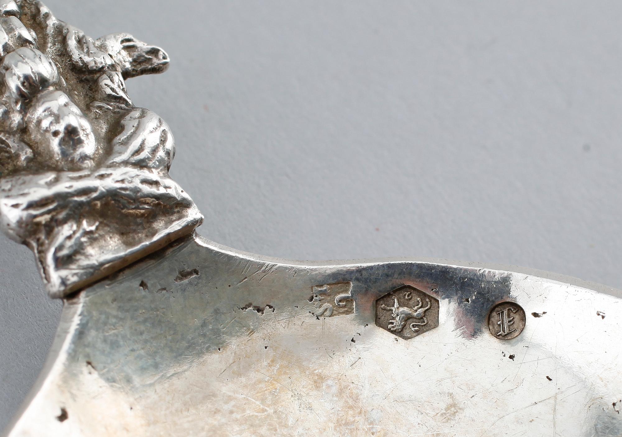 SKED, silver, Nederländerna, möjligen 1800-talets andra hälft. Vikt ca 49 gram.