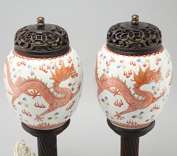 A pair of Chinese lanterns, early 20th Century.