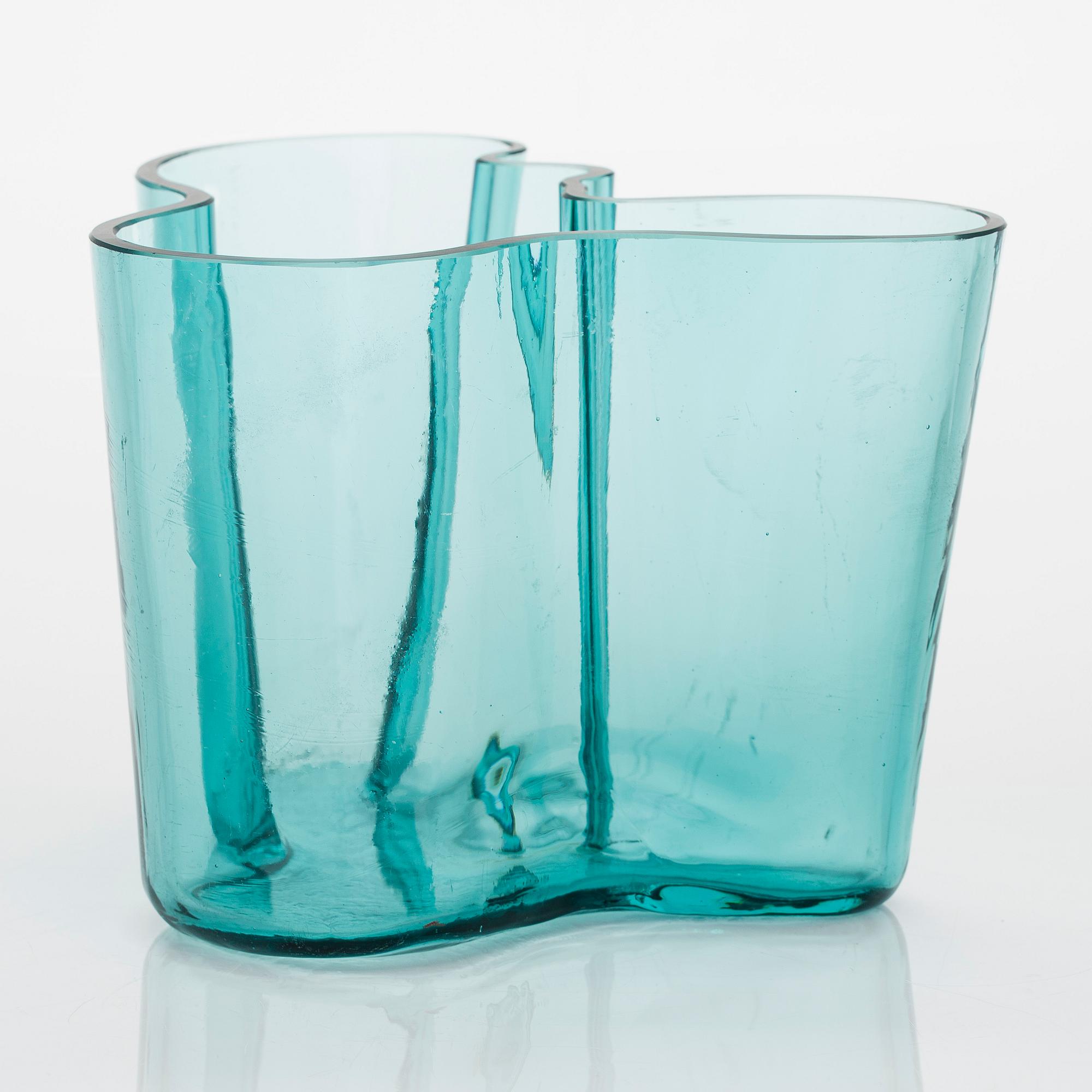 Alvar Aalto, A '9750' vase Karhula Glassworks in production 1937-1949.