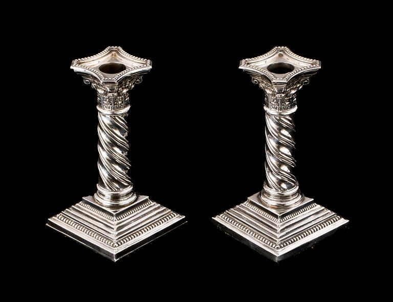 LJUSSKATAR, ett par, silver, gustaviansk stil, 1900-tal.