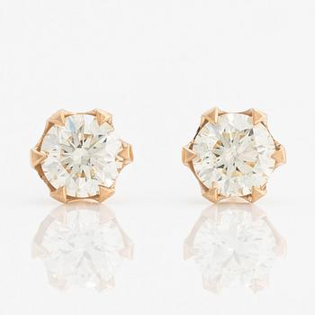 Earrings with brilliant-cut diamonds.