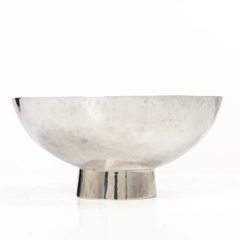 A Swedish 20th century silver bowl, signed Valdemar Sköld.