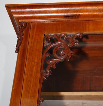 BOKSKÅP, 1800-talets mitt/andra hälft.