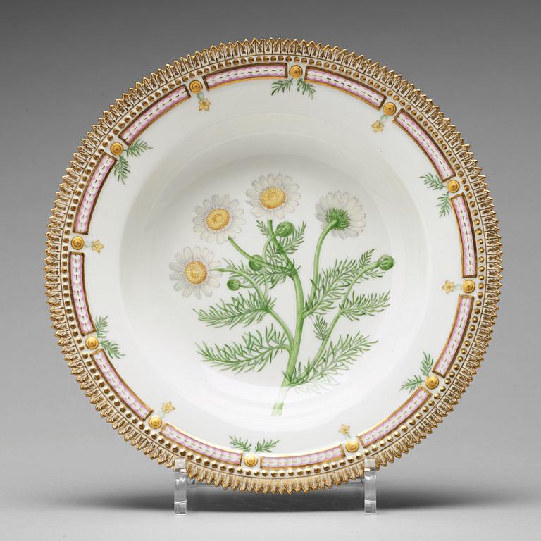 SOPPTALLRIKAR, sex stycken, porslin. "Flora Danica", Royal Copenhagen, Danmark, 1900-tal.