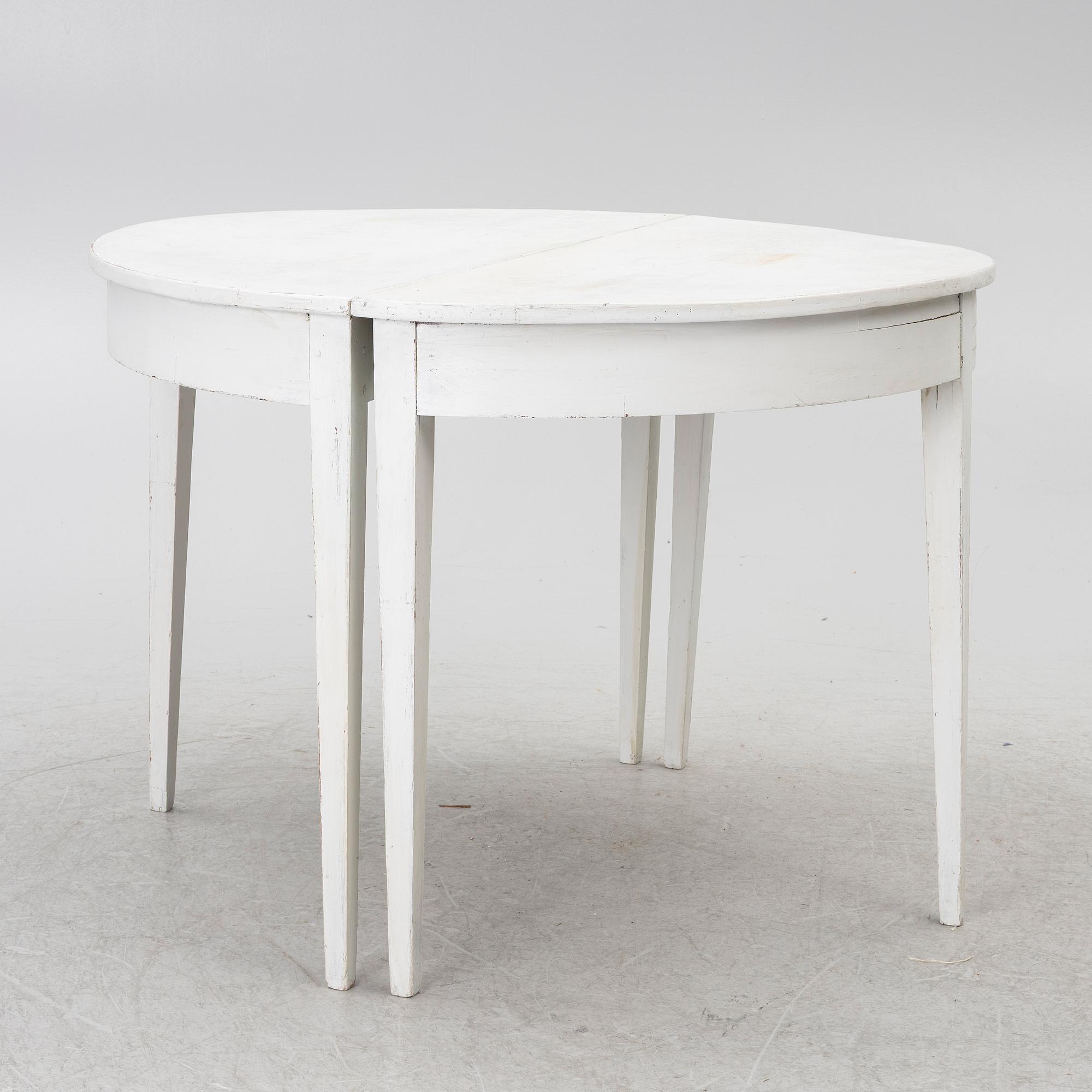 A pair of moon tables, 19th century.
