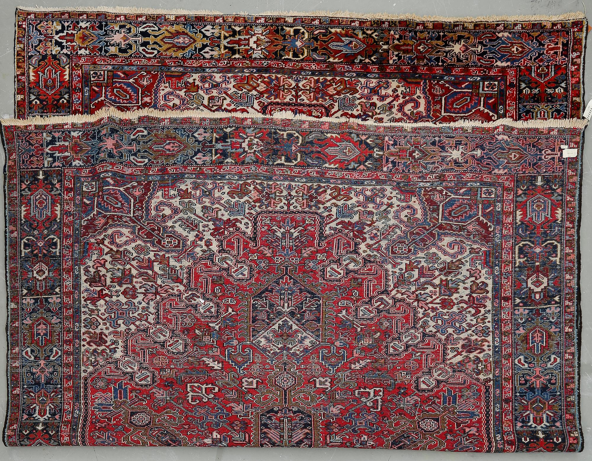 MATTA, semiantik/old Heris. Ca 391x300 cm.