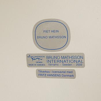 Bruno Mathsson & Piet Hein, dining table, "Superellipse", Bruno Mathsson International, Värnamo, 2009.