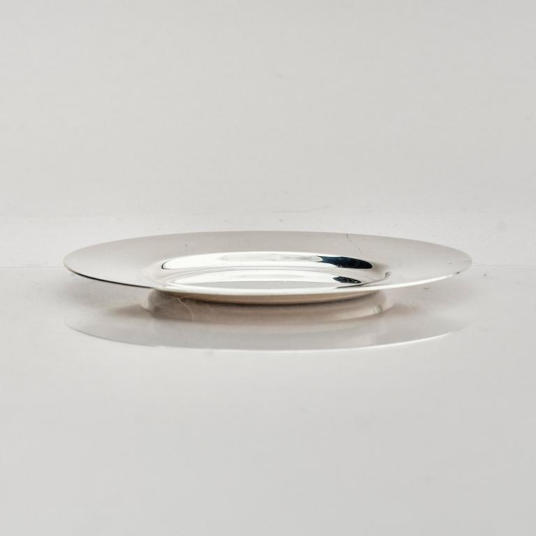 Lennart Larsson Guld AB, a Swedish silver butter box with lid and tray, Jönköping 1974.