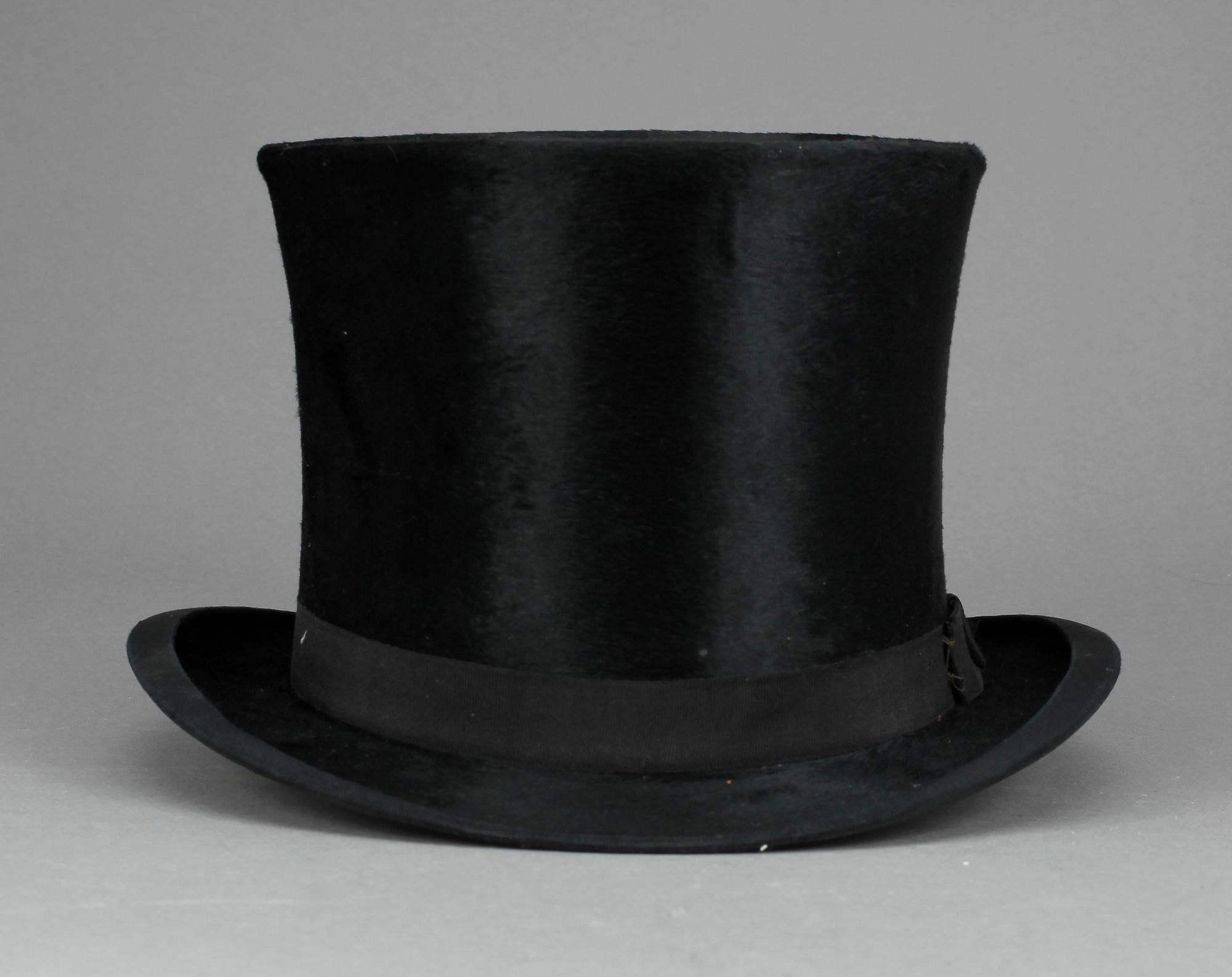 HATT med HATTASK, 1900-talets början.