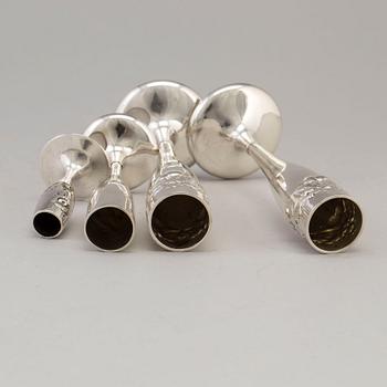 A mixed lot of four Norwegian Art Nouveau silver flutes, one with maker's marks Jacob Tostrup, Oslo, 1919.