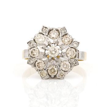 RING, guld 18K, bruna diamanter, totalt ca 1.41 ct. Tot ca 7 gram.