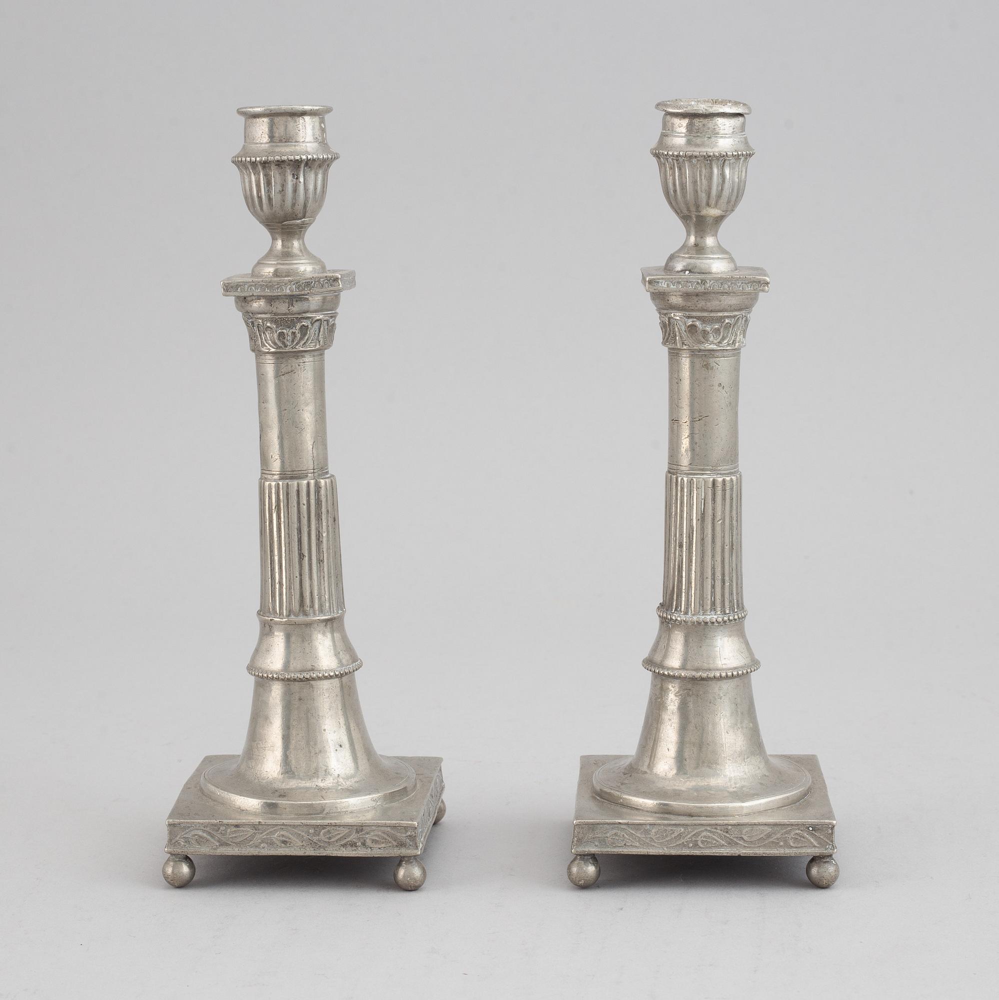 A pair of pewter candlesticks, first half of the 19th century.