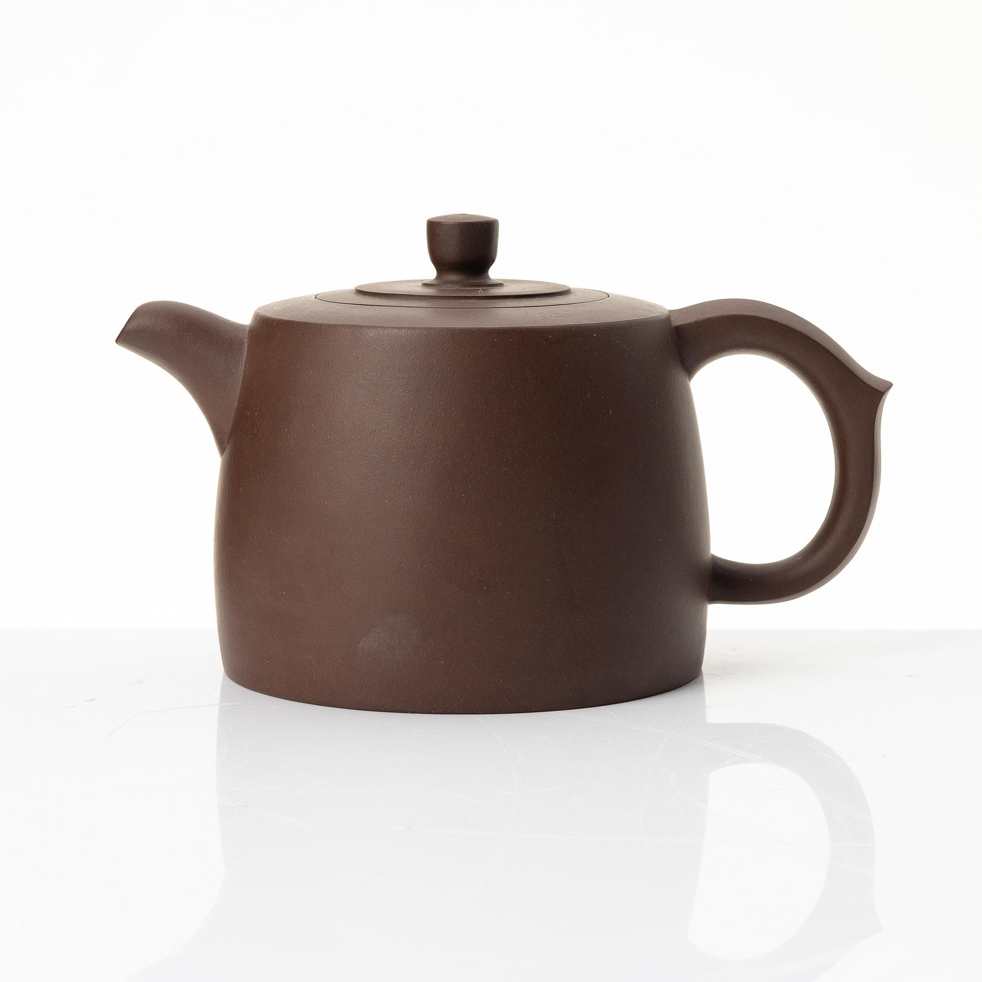 Zhou Guizhen, A yixing teapot, 1980s.