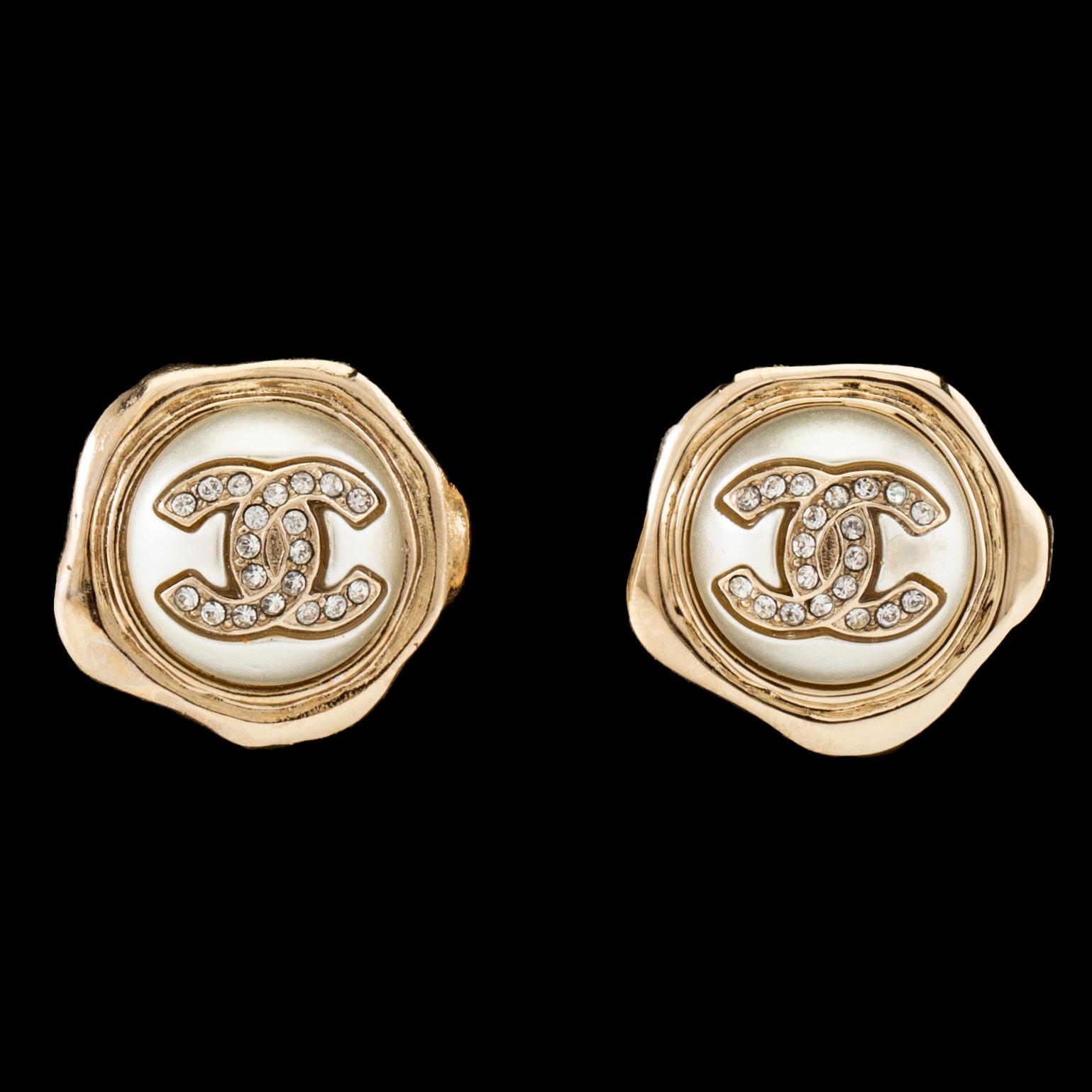 Chanel,.