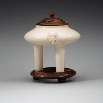 A white glazed tripod censer, late Qing dynasty (1644-1912).