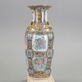 PRAKTVAS, porslin, Kanton, Kina, 1900-tal.
