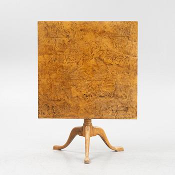 A tilt-top table by Anders Jacob Rosendahl (active in Arboga 1762-1836).