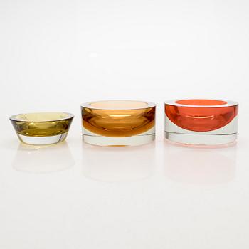 Saara Hopea, three art glass objects/bowls, models SH 117 and SH 144, signed S. Hopea Nuutajärvi Notsjö -56 and -64.
