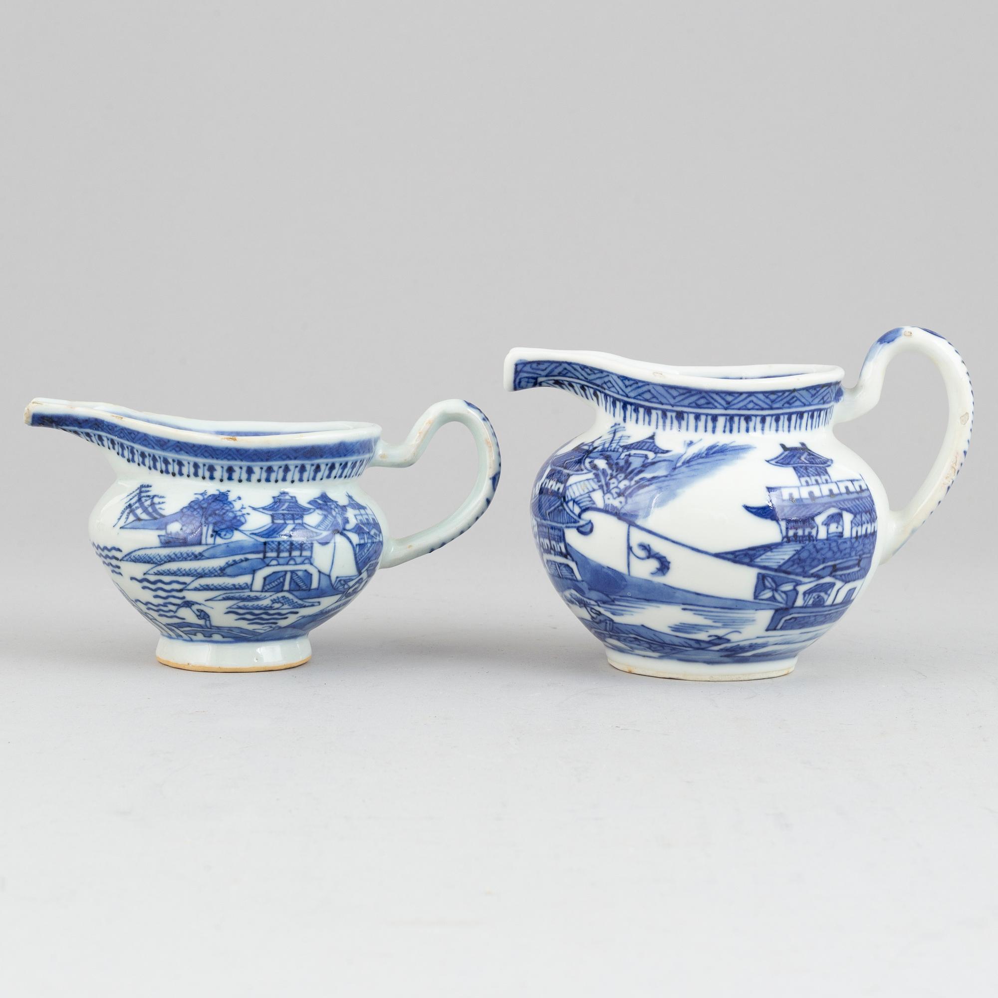 A group of Chinese porcelain, Qing dynasty, Qianlong (1736-1795), Jiaqing (1736-1820) and 19th/20th century, (9 pcs).