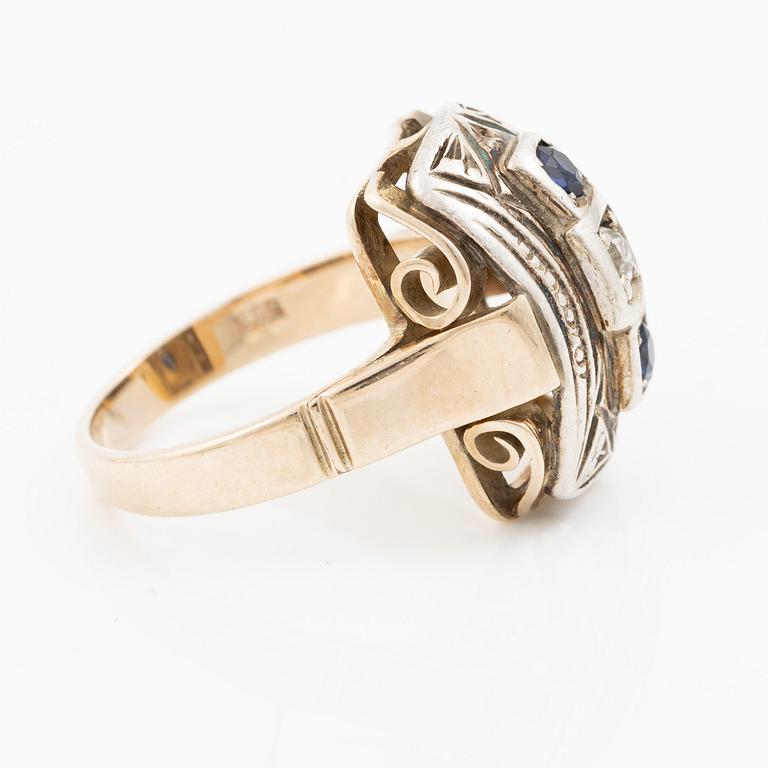Ring 14K guld med små safirer och gammalslipad diamant.