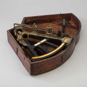 OKTANT, mahogany box, Robert Atkins, Liverpool. 19th century.