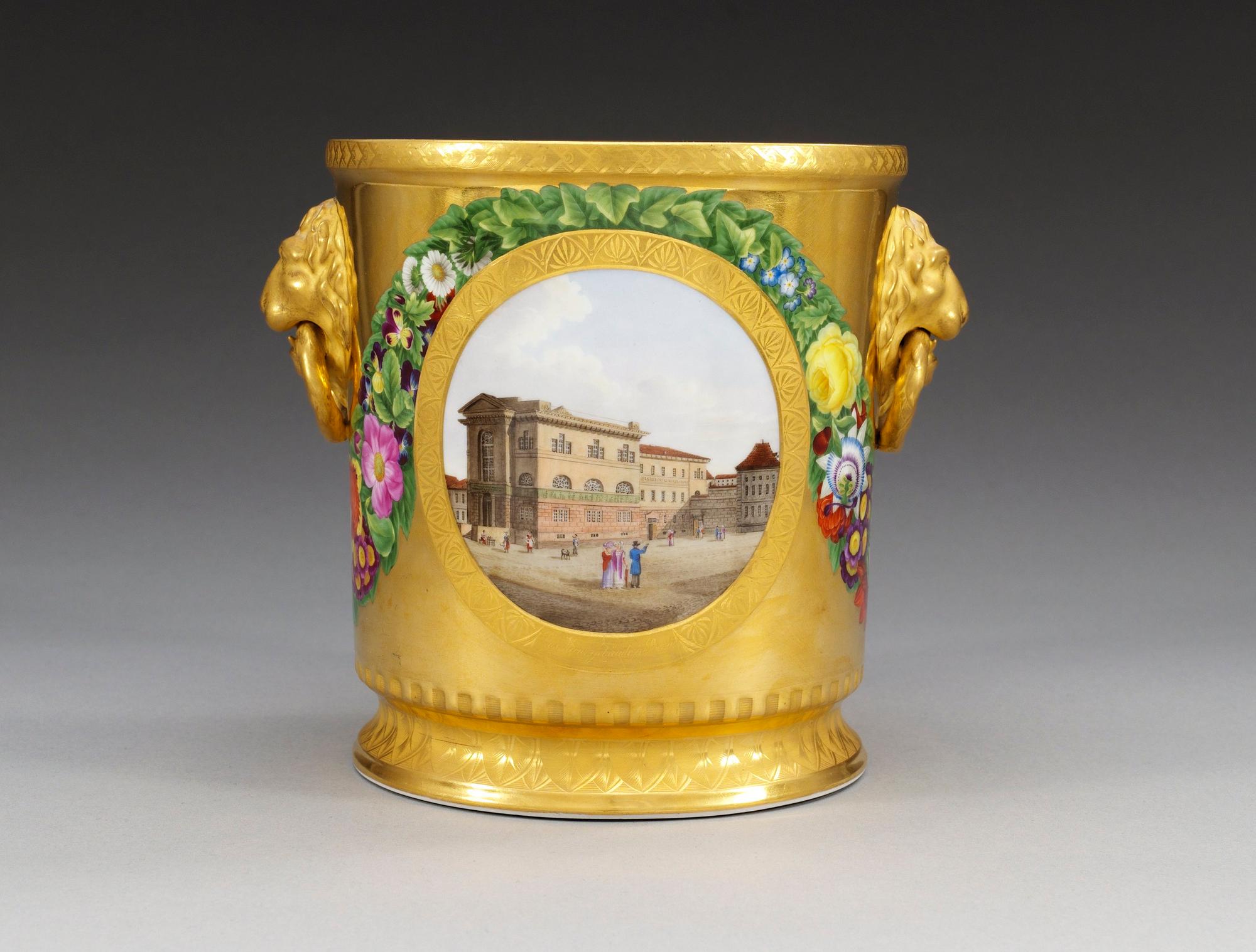 VINKYLARE, porslin. Berlin, 1825.
