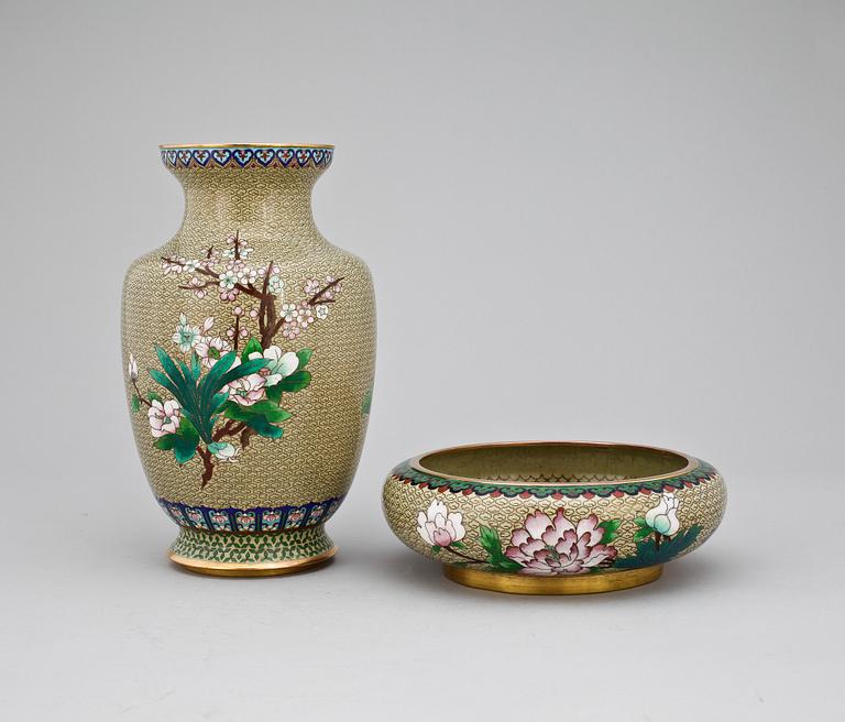 VAS samt SKÅL, cloisonné, Kina, 1900-talets första hälft.