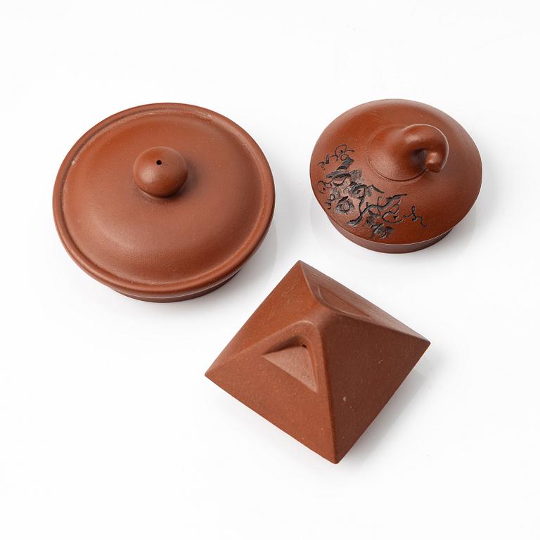 A group of three Chinese yixing teapots, 1980/90s.