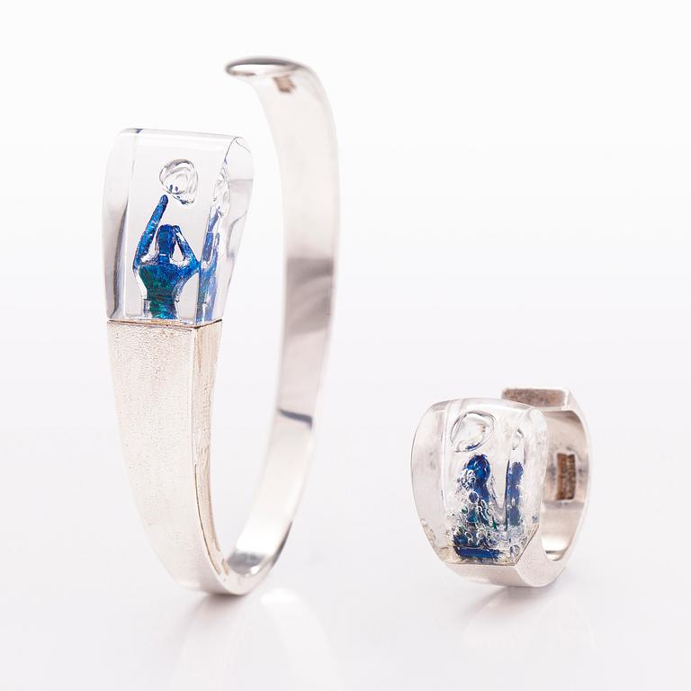 BJÖRN WECKSTRÖM, ARMBAND och RING "Mikroner", sterling silver och akryl. Lapponia 1974 och 1976.